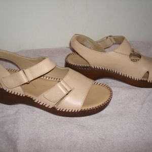NATURALIZER, DORY FAUX LEATHER  SHOE/SANDAL #750NA